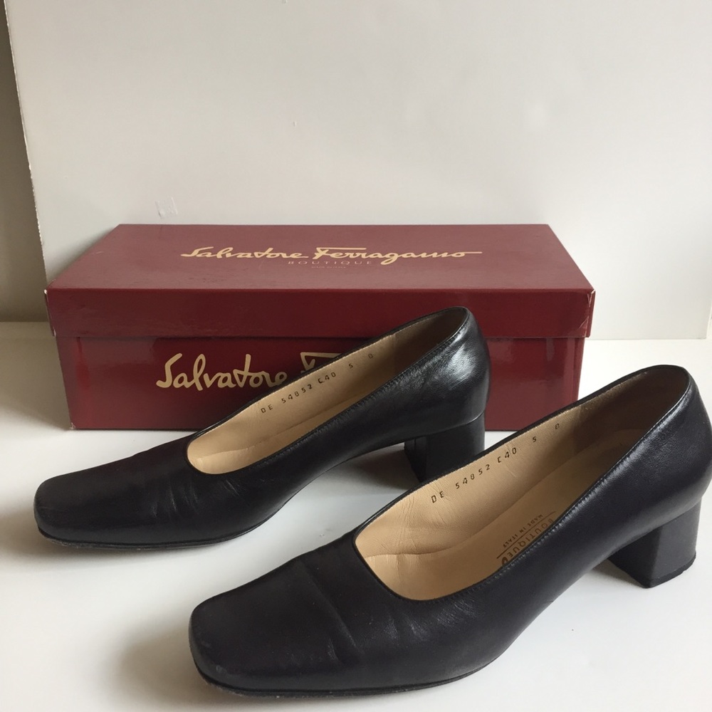 Salvatore Ferragamo black leather pumps